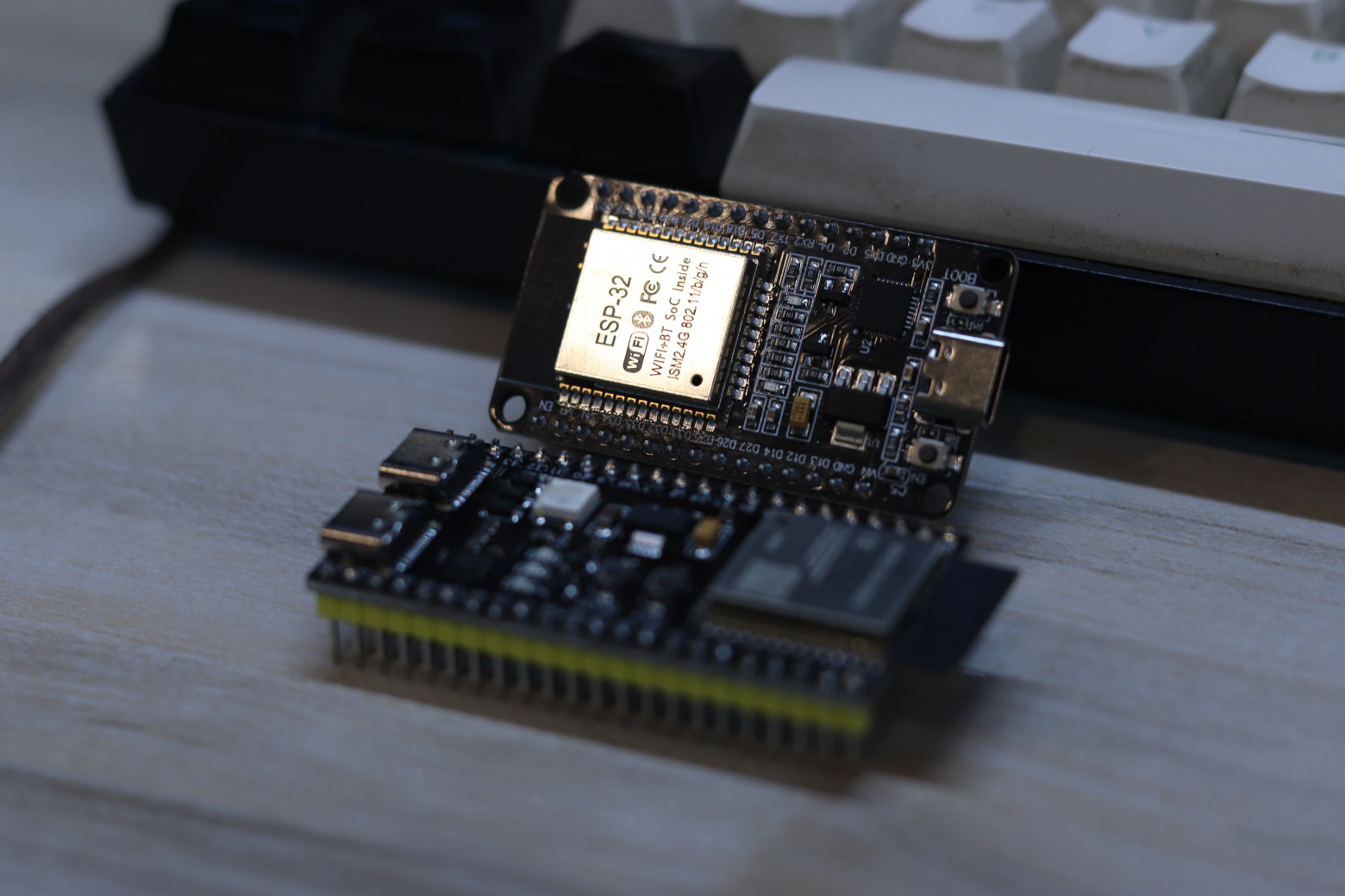 Маркировка классического модуля ESP32 и плата ESP32-S3